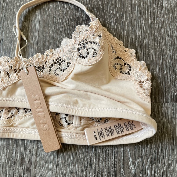 SKIMS Cream Wireless Lace Bra - Picture 4 of 4